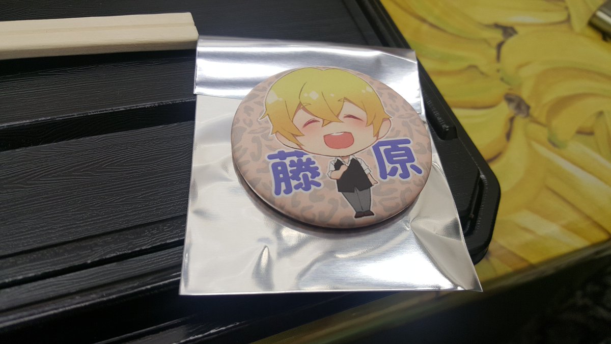 ট ইট র Comico 公式 オリジナル漫画が毎日無料 復讐の赤線 コラボカフェレポ コラボプレートを頼むと 作中でお馴染みの 四角目をモチーフにした箸置き 赤線のキャラクターをちびキャラにした可愛い缶バッチ コラボカフェオリジナル漫画 などの