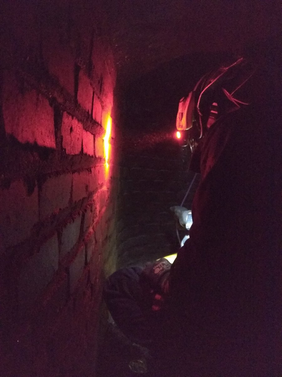 str782's tweet photo. Maniobras de rescate en pozo.

#bomberosdemadrid
#bomberos
#suhiltzaileak
#firefighters
#parque1
#santaengracia
#formación https://t.co/YCjCXK98mQ