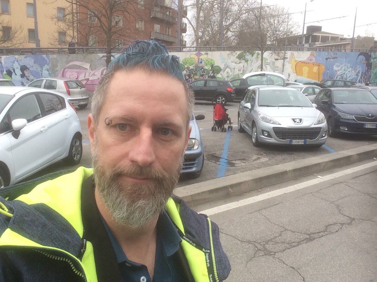 DJshiruKJ's tweet photo. Iniziano i giri su e giù fra festival, hotel, stazione treni e aeroporto per raccogliere ospiti e amici che vengono al @becomicspadova da Giappone e varie parti d’Italia. #becomicspadova #becomics #becomics2019 #bluehairdontcare #l#cosplayers #jpop #jrock #youtuber #fumettisti https://t.co/NDBkZeGtxb
