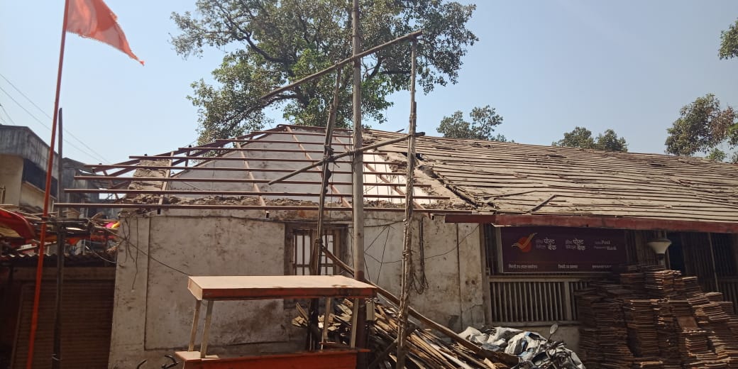 singerwar's tweet photo. It was reporter in sakal newspaper that passport office will start functioning with in 10 days on 09.03.19.But still today on 20.03.19, there is no progress in work every think we can see is debris n open sky. Let us know the exact date when the passport office in Bhiwandi post. https://t.co/bfu4rouKsG