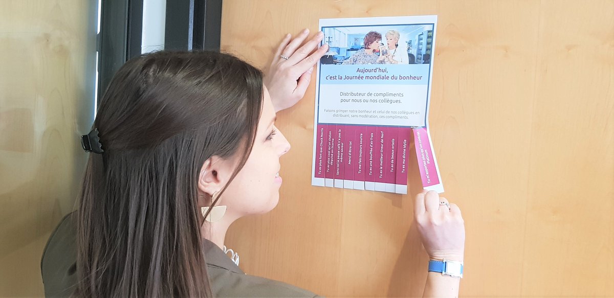 Et si l'on mettait une dose de bonheur supplémentaire dans l'open space aujourd'hui ? 😊Pour la #JourneeMondialeduBonheur, nous avons mis à disposition des collaborateurs des distributeurs de compliments. 
Sourires garantis en ce début de #printemps 🌺!
#ClubIdenticar #Bonheur