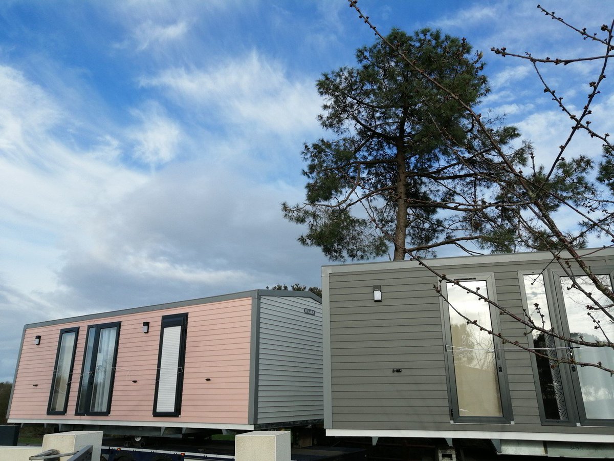 Youpi, le PRINTEMPS est arrivé! ☀️🌼🍃
2 mois avant l'ouverture du camping!
Nous avons hâte de vous retrouver!
Et surprise ! Nos nouveaux cottages 4 fleurs et nos cottages Family Premium sont arrivés !
Rendez-vous dès le 17 Mai!
Réservez vite sur campingpinparasol.fr