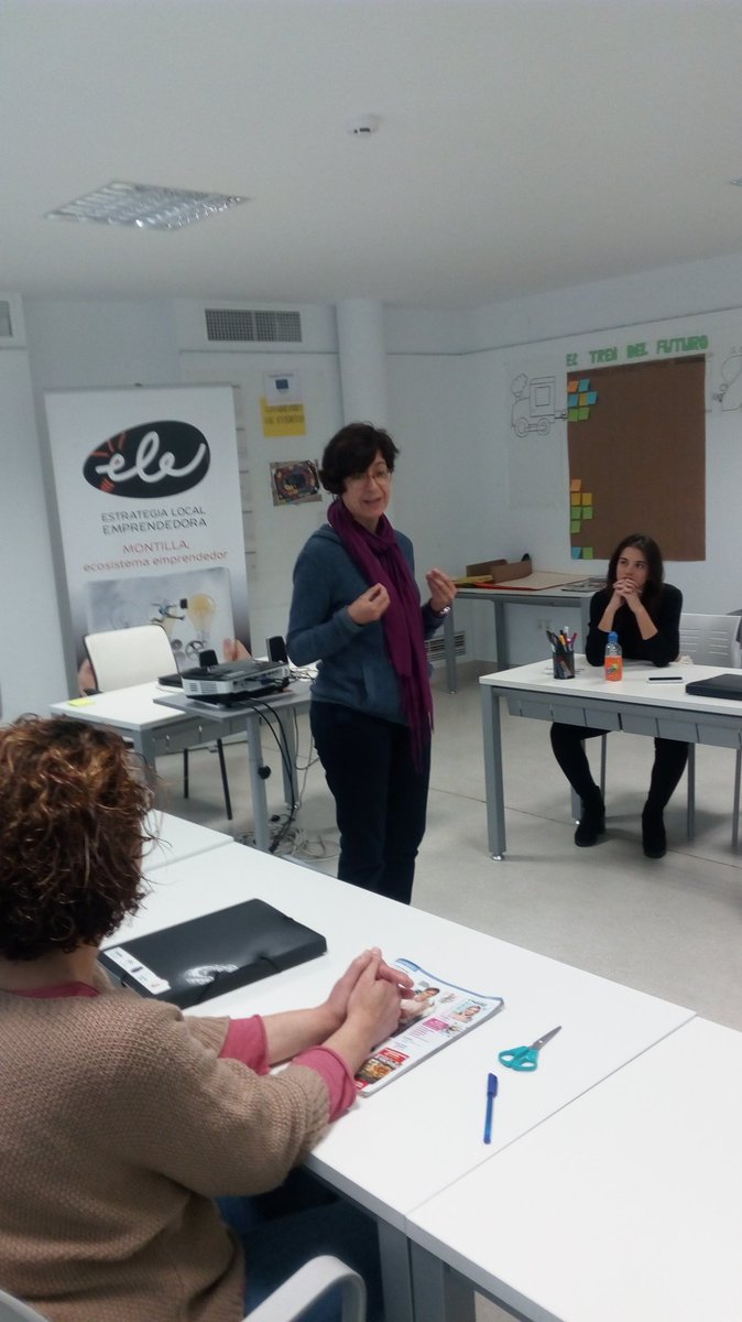 LanzaderaMonti's tweet photo. Hoy nos acompaña Elena Arnal, psicóloga y experta en arte terapia,impartiendo un taller de creatividad para la #gestionemicional y la #Actitud ante los cambios para estar fuertes para la despedida de @LanzaderaMonti 2018 https://t.co/nDYCNGIwlI