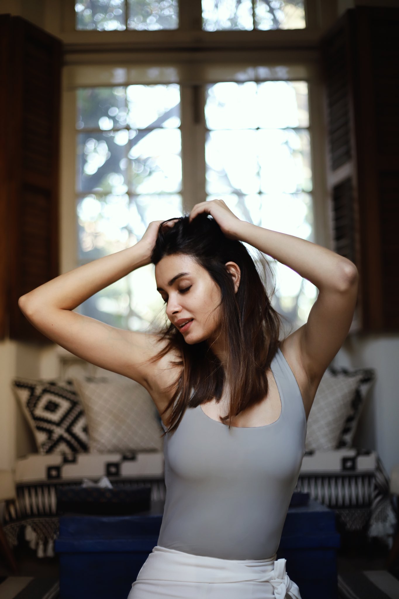 Diana Penty on X: Just hangin' out 🤷‍♀ t.coBnkcfEMCPF  X