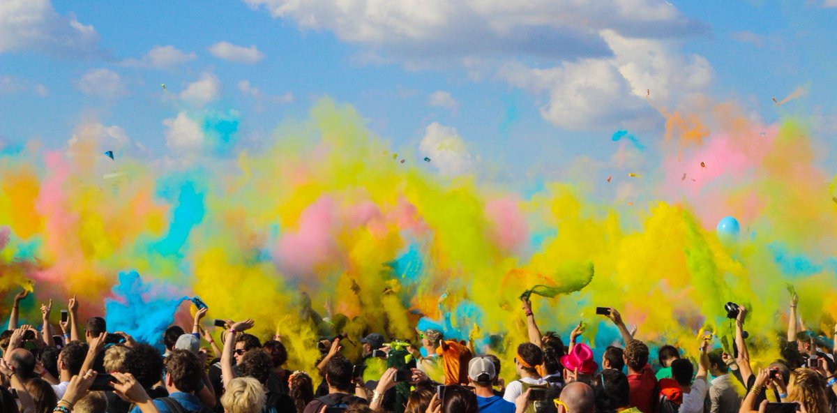 chayyodotcom's tweet photo. Lets be more inclusive, more tolerant, more compassionate. Let the holi cast this on all. Happy holi! 🍾 🍾 🍷 🍸 🍕 🍕 🍜 🍚 🍚 https://t.co/lu2NtKkKNM