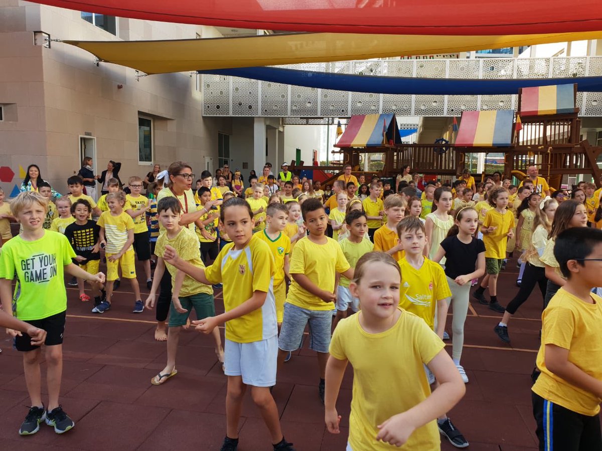 vhpsprincipal's tweet photo. @KHDA @BSMEorg @VHPS_Events @VHPS_wellbeing @ShonetteBason @KrisFadeShow #internationaldayofhappiness #spreadthehappiness https://t.co/9L8mddvq2o