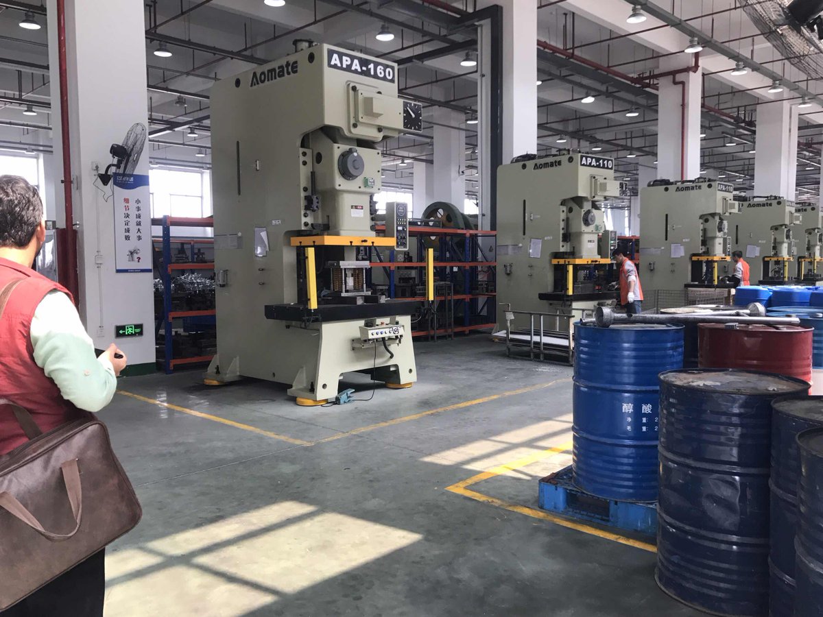GrasolRack's tweet photo. Pictures took yesterday at our factory with our customers~ https://t.co/XWcxSY632M