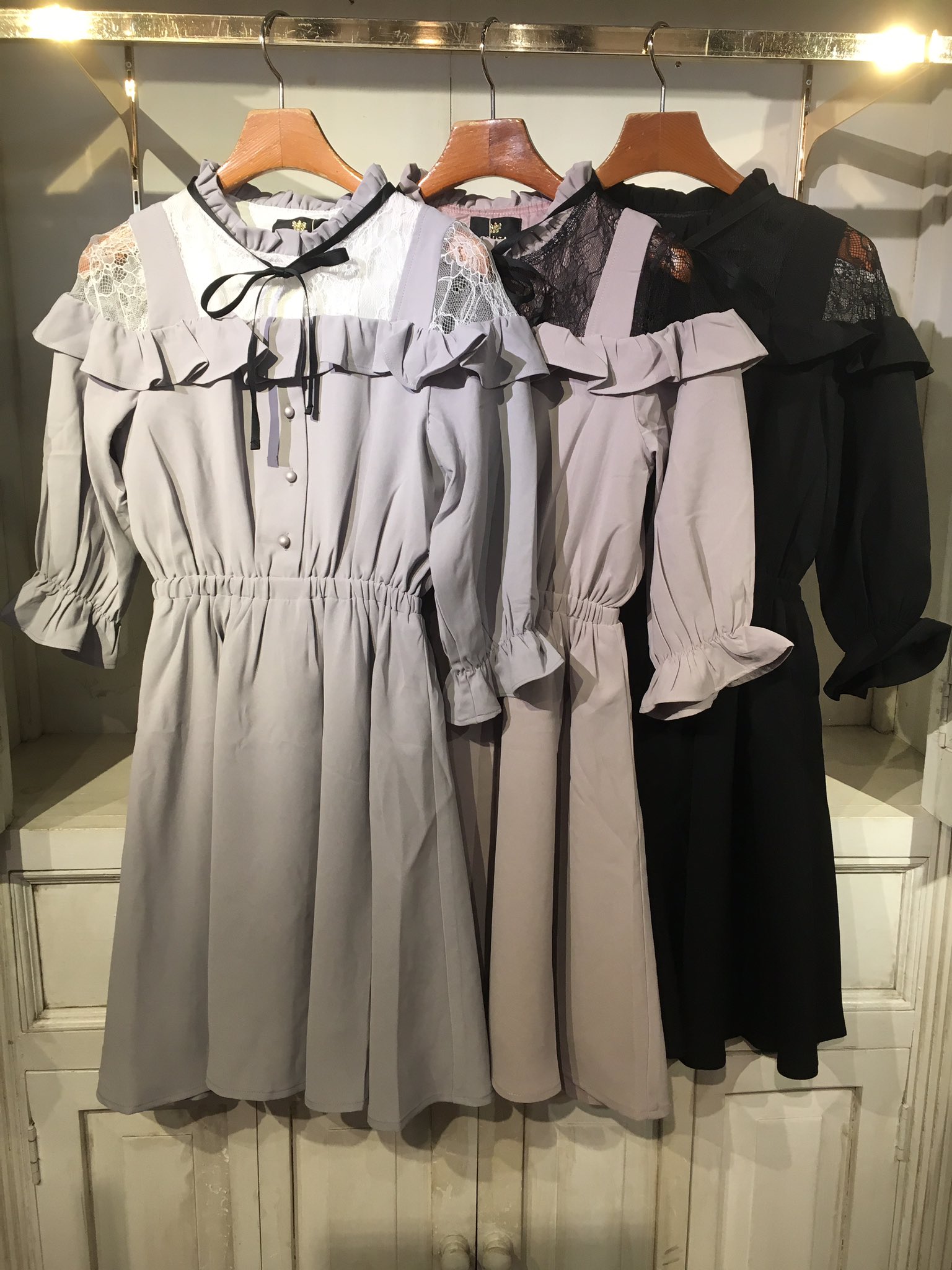 Rojita New Arrival レース切替ラッフル5分袖ワンピース 7 900 Tax グレー ピンク ブラック 以前大人気だったワンピースが5分袖で入荷しました 今の時期はライダース合わせなどが Rojita ロジータ T Co Vxj8qjb4eg Rojita New Arrival レース切替ラッフル5分袖ワンピース 7 900 Tax グレー ピンク ブラック 以前大人気だったワンピースが5分袖で入荷しました 今の時期はライダース合わせなどが Rojita ロジータ T Co Vxj8qjb4eg