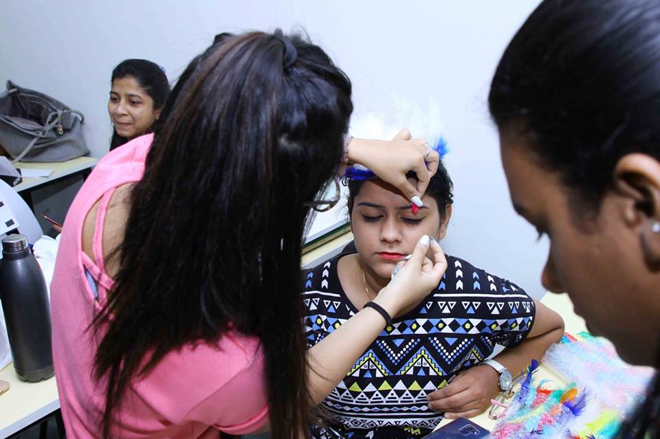 puneinifd's tweet photo. The "NON-TEXTILE GARMENT" activity exposes students to various materials that can probably make a garment and make them think of numerous possibilities that exist.
#nontextilegarment #avantgarde #designerwork #INIFD #inifddeccan
Huma Ali Shamika Pradhan Amar Khatri Anil Khosla https://t.co/fIhEdOSJvZ