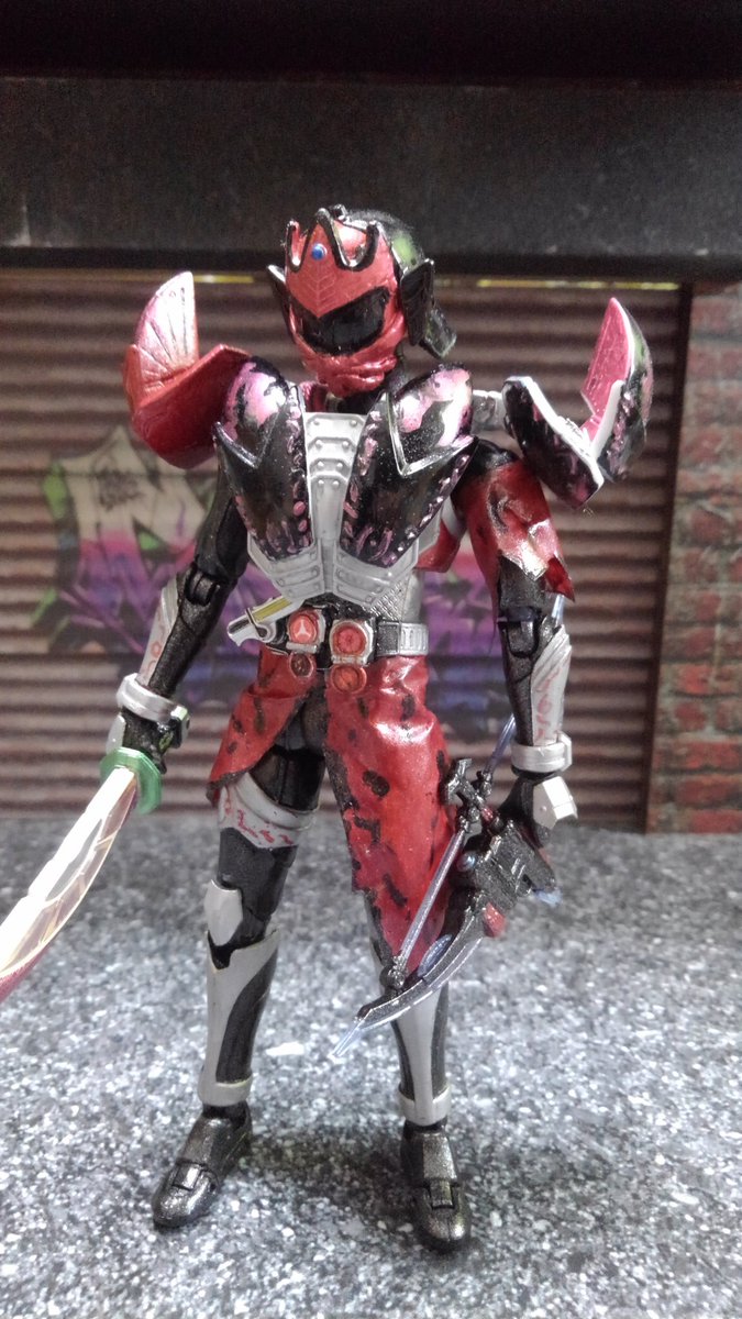 ペンギン Lt 黒 ゴールデンアーム 黄金の果実 Gt 小説版仮面ライダー鎧武 仮面ライダーセイヴァーダークネスアームズ ザクロ ゴールデン ダークネスの交換式にしてます ニチアサフィギュア改造部 造って遊ぼ 仮面ライダーセイヴァー ペン作 狗道供