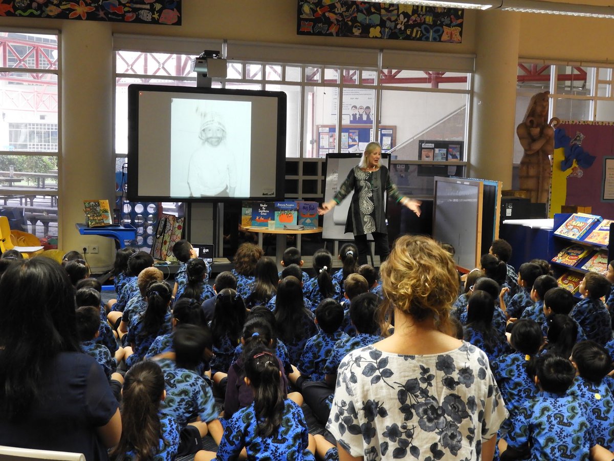 BSJlibraries's tweet photo. We had a lovely week last week celebrating @WorldBookDayIE with @franelessac and all the pupils and teachers in the Primary library @bsjjkt #bsjbytes #bsjlibraries #WorldBookDay2019 #celebratestories #lovereading https://t.co/AbxLveWR8k
