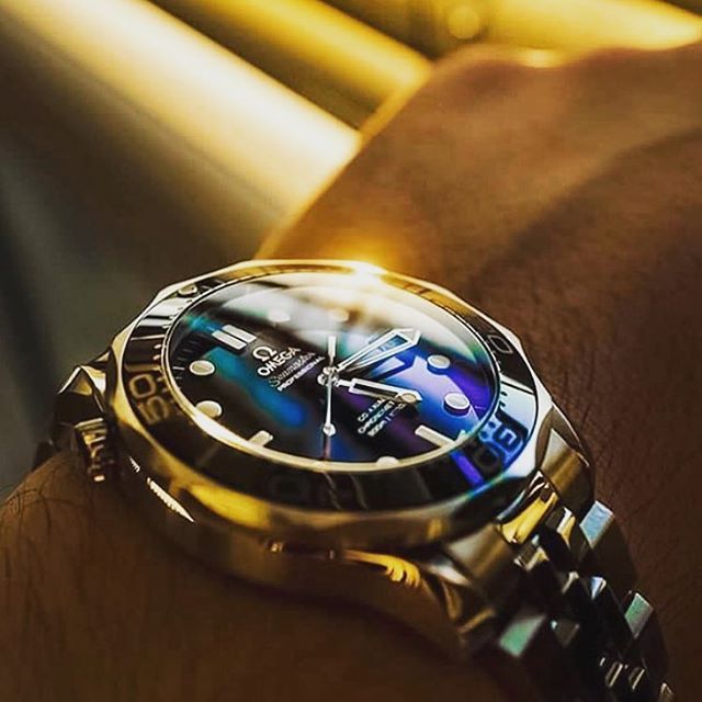UberMenIn's tweet image. That sunkissed saphire on the ever favourite Omega Seamaster is a sign of good day gone by! Don't you think so? Share your #shadesoftime with us here...
.
.
.
.
.
.
#fashionblogger #streetstyle #blogger #styleoftheday #styleinspo #styled #bloggerlife #omega #watchesofinstagr…