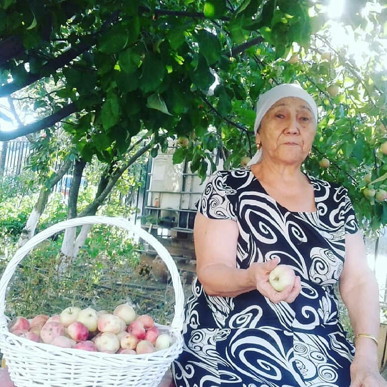 Dimash_Dostar's tweet photo. 🎉🎁Today is Miua apa’s (Dimash’s grandmother) birthday! Dear Miua apa, you are the soul of the family, the keeper of its traditions. We sincerely wish you a good health. You have raised decent children, let your heart rejoice.
With love and respect, Dimash Dostar.💖
____ https://t.co/XxdqdmFHsI