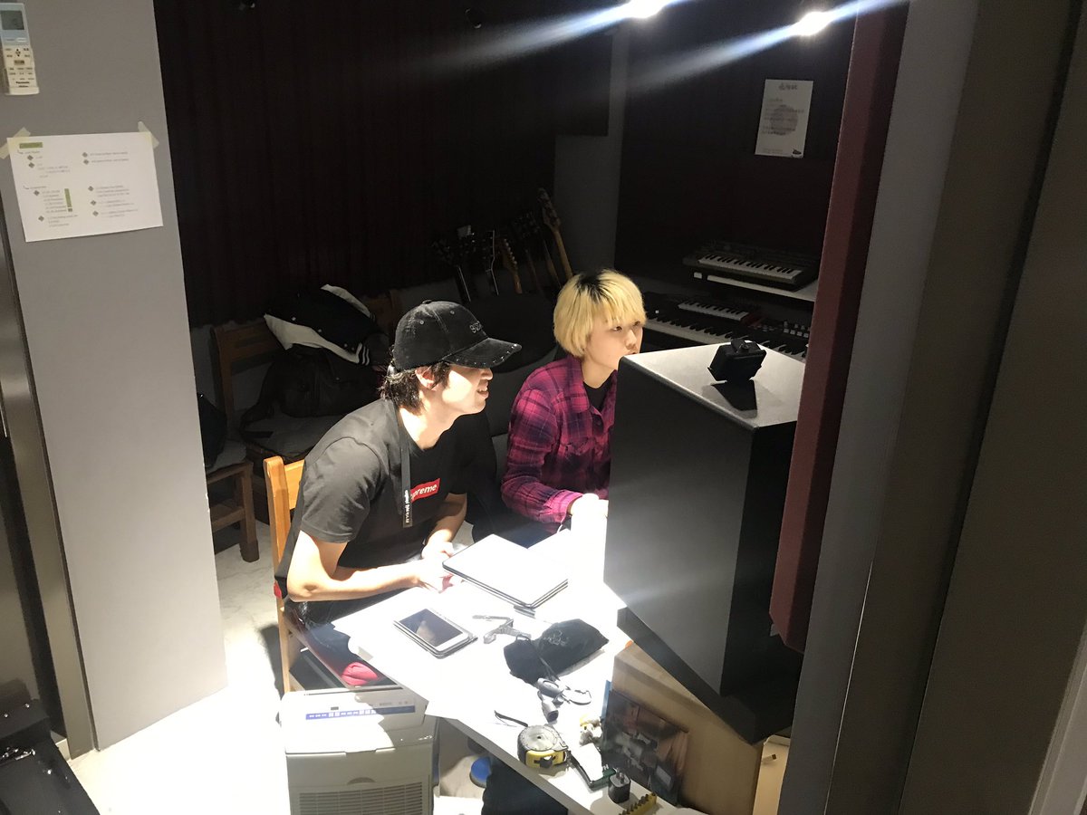 PNSun1's tweet photo. 錄音，很期待完成品！🤩🎙
政宇的創作《第三者》

-
#孫培恩 
#pnsun 
#浪liveid3210945 
#第三者 https://t.co/aJodPvlhmD