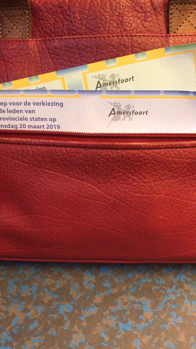 Lineke_DvP's tweet image. Op het allerlaatste moment toch andere tas gepakt, waarom doe ik dat? Teruggeweest voor toegangpas en verder iig oortjes en powerbank vergeten. Wat ik niet vergeten heb, zijn mijn #stempassen