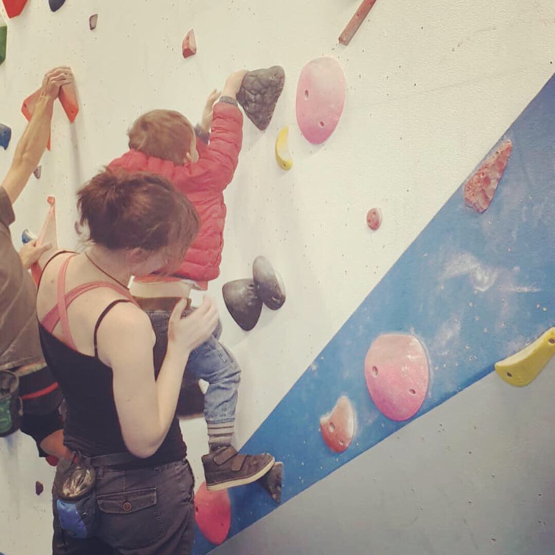 thevwteacaddy's tweet photo. Good to get out bouldering again @roktclimbinggym with @claire_haymonds #bouldering #thisgirlcan #climbersofinstagram #beastingit https://t.co/e2bbzpeE5w