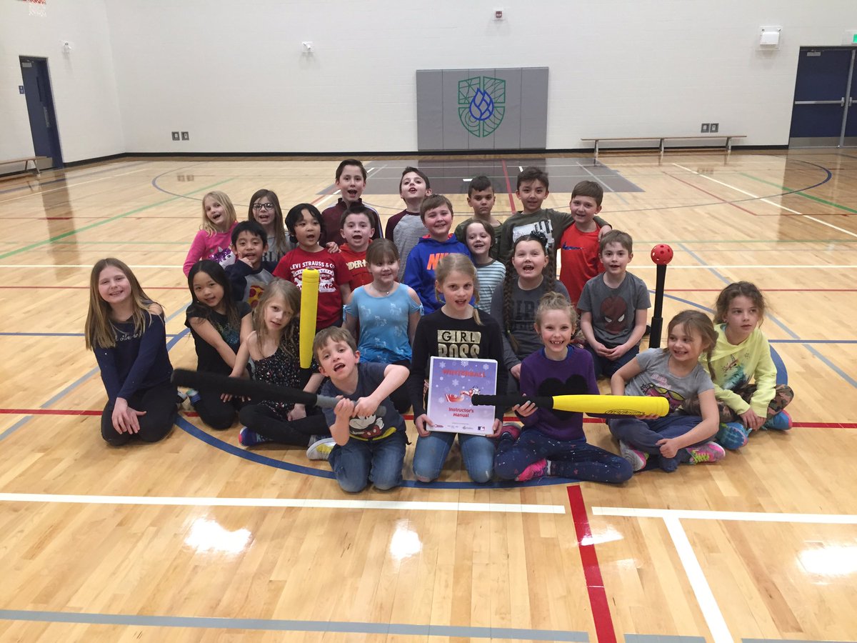 77coach77's tweet photo. Great day for @SAMBAplayball with the students at Sister Alphonse Academy going through the @BaseballAlberta Winterball program. https://t.co/2vSrg6rWSm