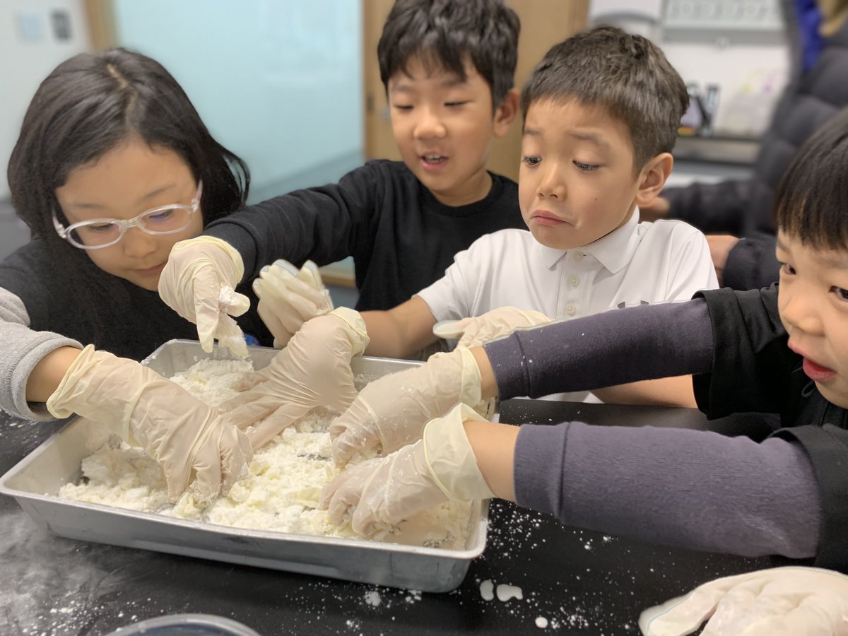 KatherineMBaird's tweet photo. @SFS1912 our inspirational #seoulforeignhigh science teachers at it again, supporting our science inquiries with their expertise and access to cool resources. Budding scientists investigating reversible and irreversible matter #handsonlearning #ibpyp https://t.co/SaF9hzWvjJ