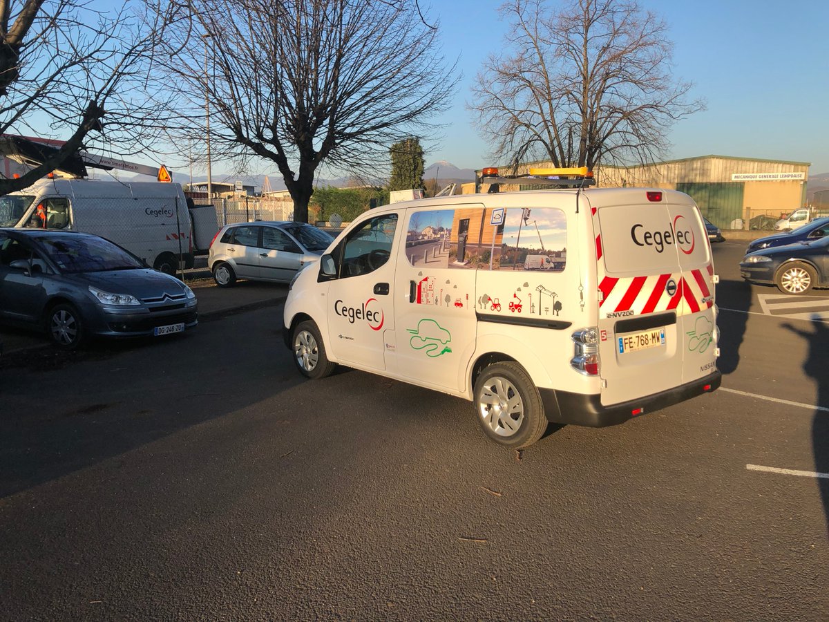 CegelecInfra's tweet image. Livraison de notre nouvel utilitaire #ElectricVehicles spécialement aménagé pour la maintenance des bornes escamotable de contrôle d&apos;accès à #ClermontFd #cegelec #TransitionEcologique