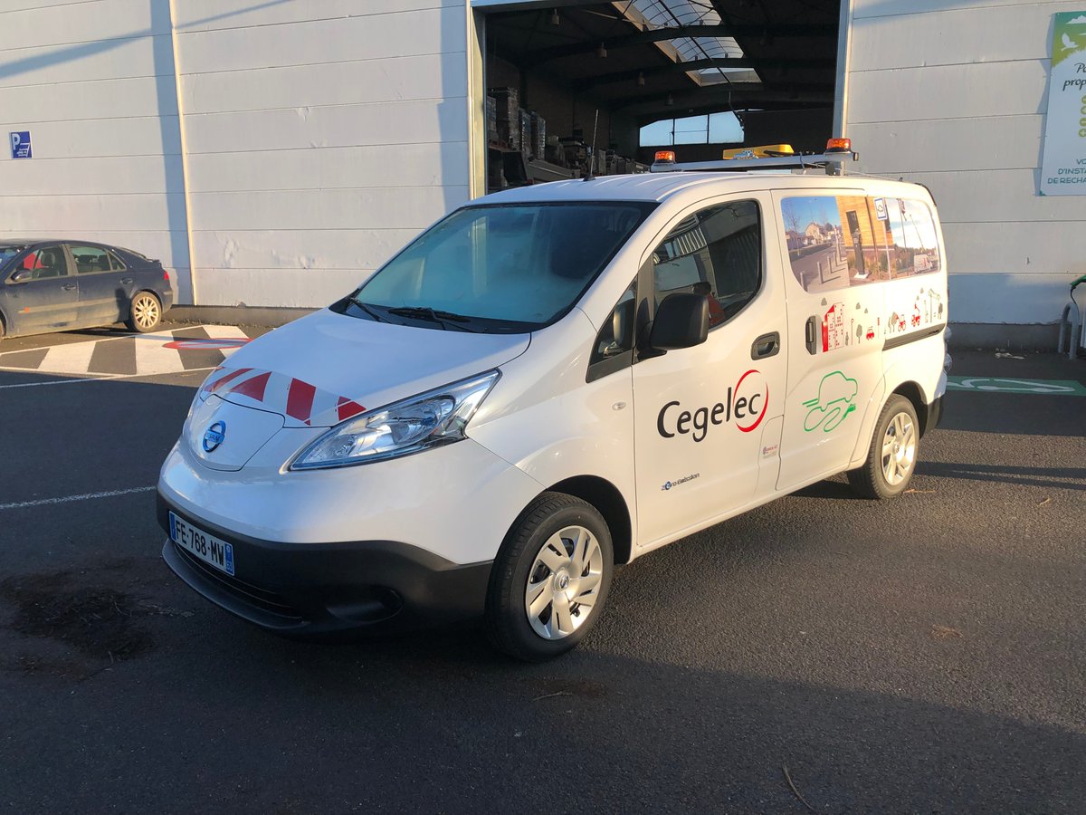 CegelecInfra's tweet image. Livraison de notre nouvel utilitaire #ElectricVehicles spécialement aménagé pour la maintenance des bornes escamotable de contrôle d&apos;accès à #ClermontFd #cegelec #TransitionEcologique