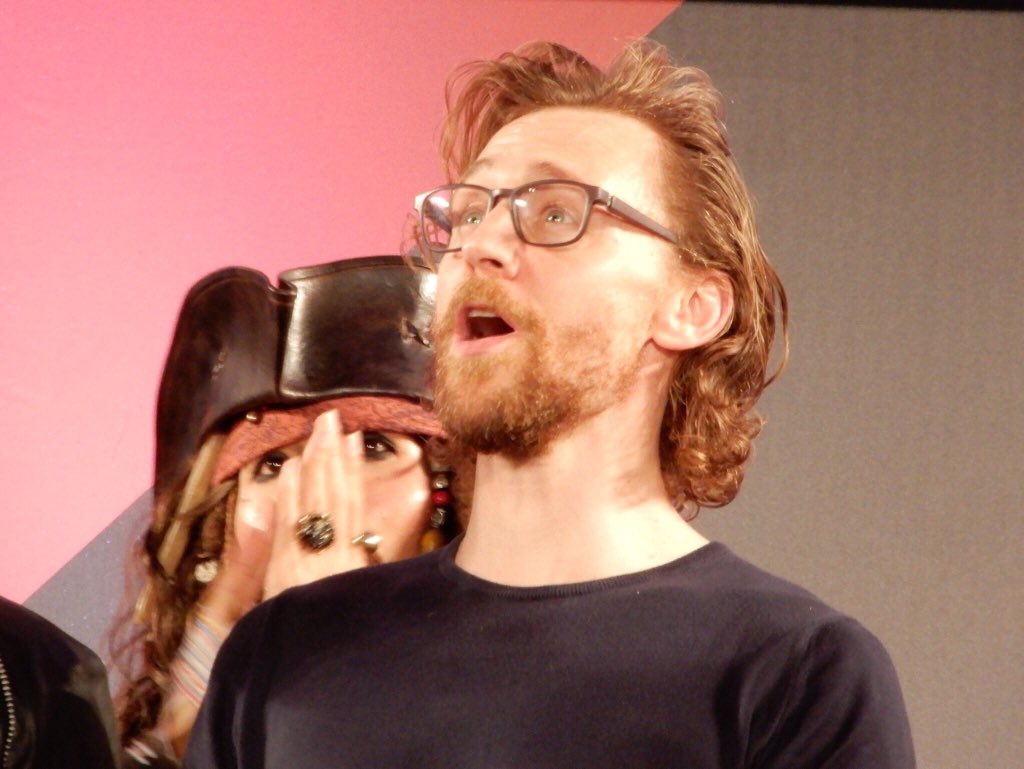 szegfu_'s tweet photo. Wanna get me weepy with this #HiddlesCons πβ€οΈ@HiddlestonSpam So many emotional memories at TokyoComicCon β€οΈSo much fluff ,hair ,beard ,sweet smile and everything π https://t.co/ZFvu2qm22Y