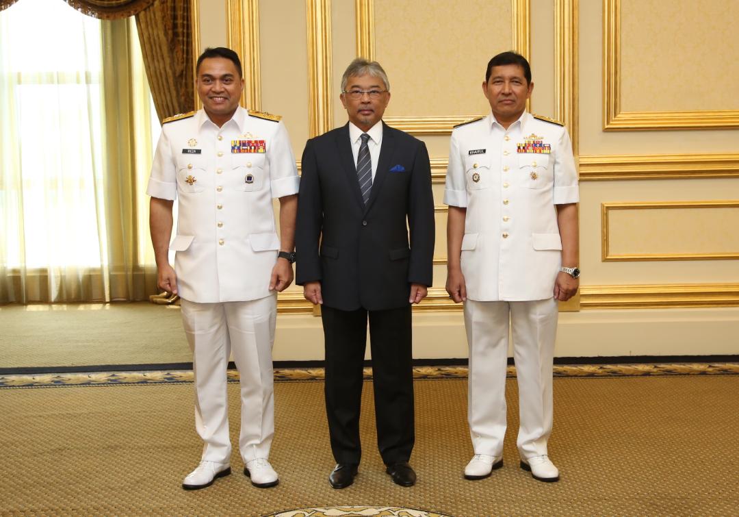 Sembah menghadap barisan pemimpin TLDM ke atas KDYMM Seri Paduka Baginda Yang di-Pertuan Agong yang diketuai Laksamana Datuk @reza_azeranil63 dan Laksdya Datuk @khairul25480509 di Istana Negara. #NavyNews