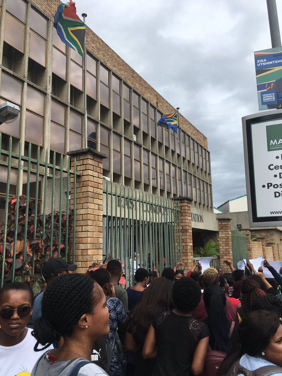 Standas1GBV's tweet photo. The group has now convened outside EL Police Station to demand action on cases filed #Standas1 #resistGBV @Checkpoint_eNCA https://t.co/1dOsjG2XYb