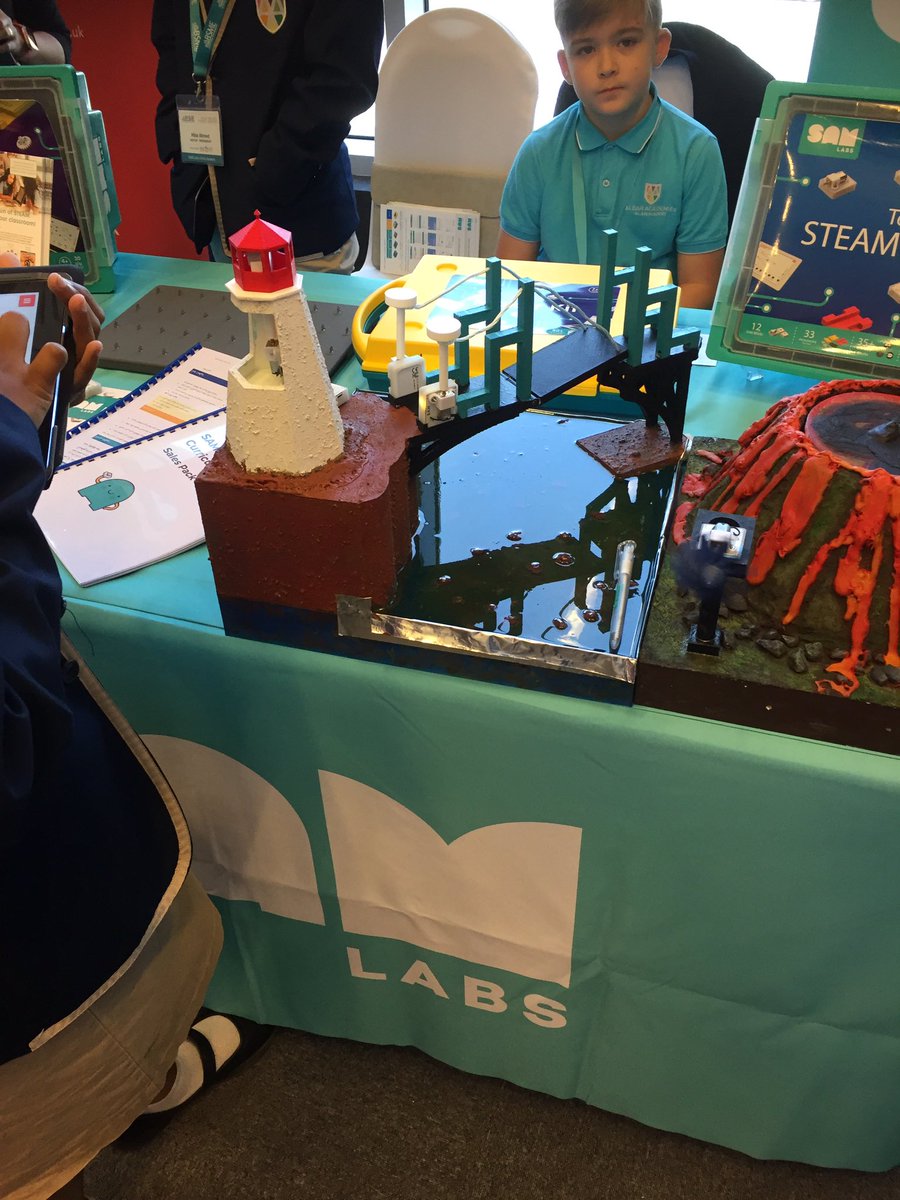 DJNeeld's tweet photo. Great projects by @AlAinAcademy students aged  8-13 at the @BSMEorg #bsme2019 conference. Showing how @SAMLabs can be used for disaster detection. Great work by @andyturner32 and this team. https://t.co/tOO1ZIgHAQ