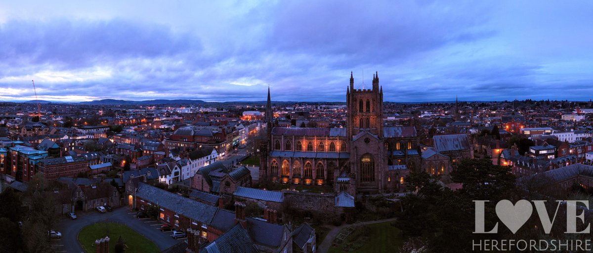 A dusky Hereford Cathedral.
loveherefordshire.com