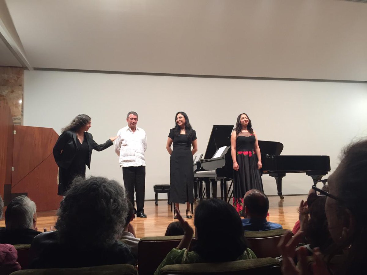 donjuanborbon's tweet image. ✈️🌎 #MaríadePablos cruza el charco de la mano de la @donjuanborbon para participar en el XIX Encuentro Iberoamericano de Mujeres en la Música. Un placer llevar hasta #México a la compositora segoviana para reivindicar la #igualdad real en la música. bit.ly/2Y2PY4m