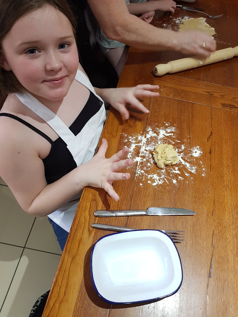 RachelH18073787's tweet photo. @MarklandHill @nicewens 
The twins enjoying making their own potato pie for tea. Yummy 😋 https://t.co/5AK4fVzk2q