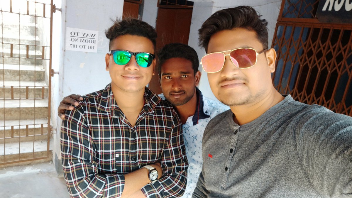 master_jyoti's tweet photo. me and my friends..... https://t.co/SKxOT0Y6uE