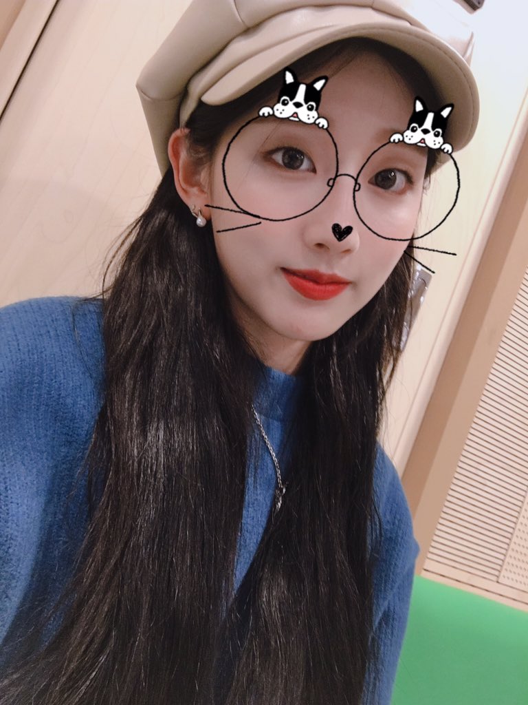 오늘 왓위민원트는 스페셜 게스트 #러블리즈 #예인 씨와 함께해요🌸🌼💕 상큼 터지는 예인 씨 연기 기대해주시고 올드스쿨 본방 사수 해주세요💛🧡💚