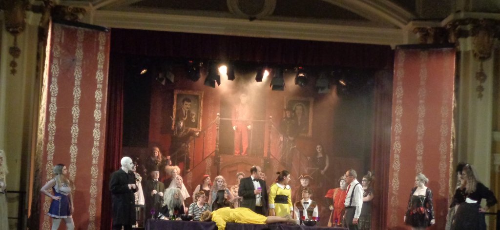 Our @companymanor review of their 2019 production The Addams Family is now on the blog! We say: "This is an atmospheric, energetic, professional performance by an impressive company!" #wednesdaywisdom #theatre theatretastic.com/2019/03/19/the…