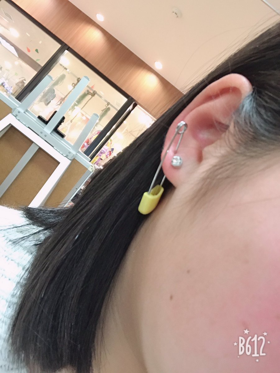 りむ Di Twitter ファーストピアスあけてから1ヶ月たったから2連した 友達に安全ピンで開けてもらった りむ Di Twitter ファーストピアスあけてから1ヶ月たったから2連した 友達に安全ピンで開けてもらった