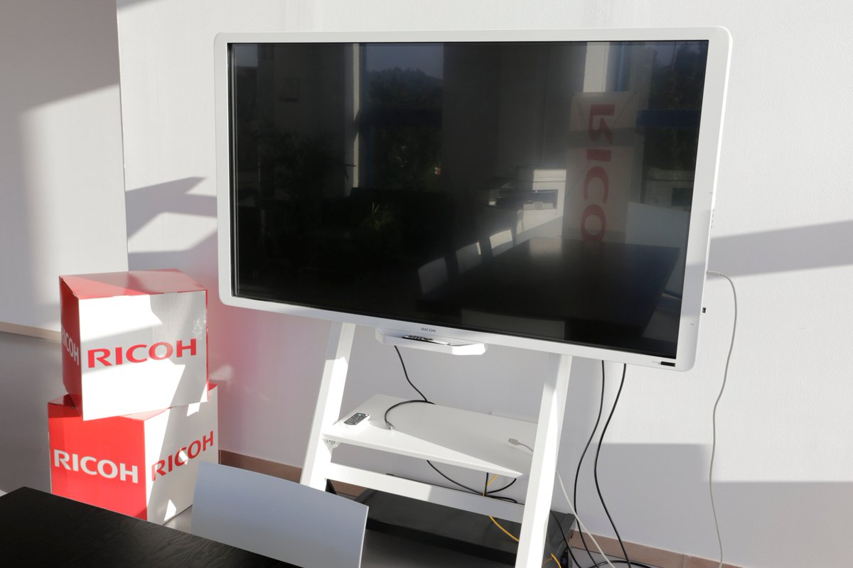 copier_es's tweet photo. Les #pantalles interactives @ricohspain aporten als membres de l’equip les #eines necessàries per compartir #informació amb facilitat i treure el màxim profit a les reunions i a les sessions de treball 🔛
Informa't de com poden transformar una reunió ➡ https://t.co/BaMzQgXub7 https://t.co/Bi8VliznAk