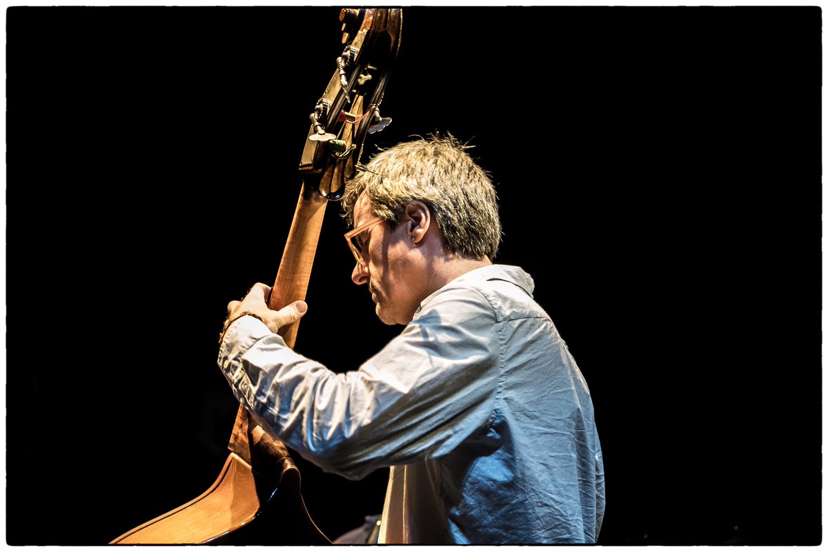 isqmusic's tweet photo. Goodmorning London! 🌞 Time for a picture of our bassist and producer @rmsadler ! 
📸from our gig at @jazzintheround in 2016 taken by Steven Cropper. #jazzsinger #ukjazz #londonjazz #jazzsongersongwriter #doublebass #quartet #postjazz https://t.co/gPs4fGkQe5