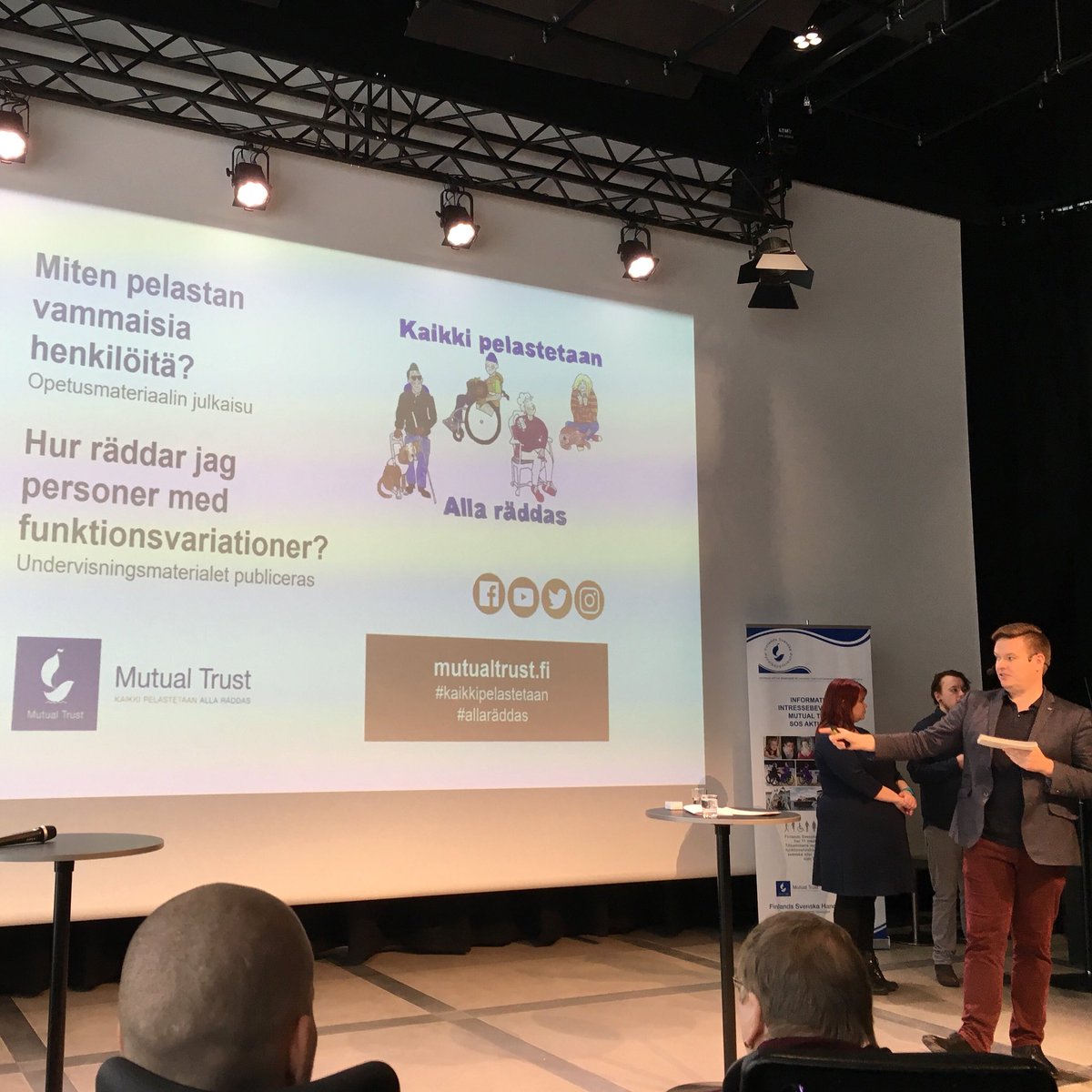 johannakarimaki's tweet photo. #kaikkipelastetaan #mutualtrust #allaräddas loppuseminaarissa. Projektissa koottu tietoa ja harjoiteltu vammaisjärjestöjen, pelastusviranomaisten ja liikennöitsijöiden kanssa, miten toimia vaaratilanteissa vammaisten pelastamiseksi. #turvallinenarki #esteettömyys https://t.co/zapbIC2ovh