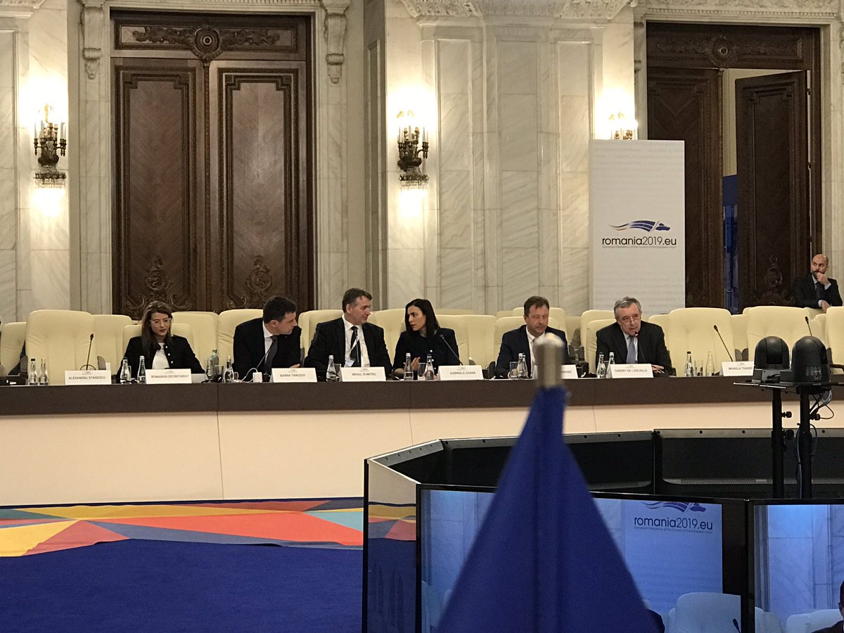 EULandownersOrg's tweet photo. To keep the Next Gen in the sector we need a secure private property rights and intergenerational management: ELO Sec Gen taking part in the panel on small farmers&amp;digital revolution&amp;new budget in Bucharest https://t.co/qUWHsPbFmm