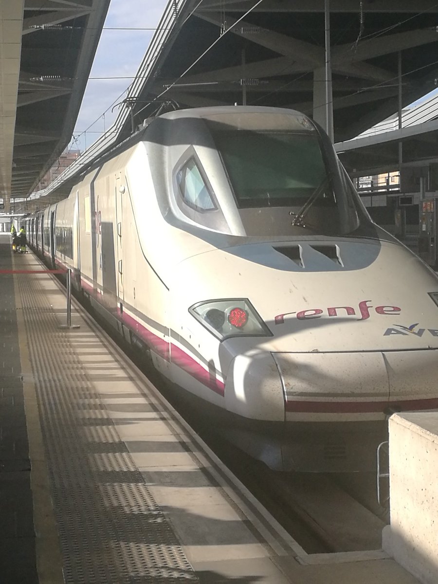 De vuelta a Burgos después de haber participado en la delegación burgalesa, junto con <a href="/cblascod/">Carolina Blasco</a> teniente-alcalde del <a href="/Aytoburgos/">Ayuntamiento de Burgos</a> , Reina y Damas 2018 y miembros de <a href="/BlusasBurgos/">Peñas de Burgos</a> y <a href="/FestivalBurgos/">FestivalBurgos</a>, que ha asistido a las fallas de Valencia, <a href="/JCF_Valencia/">Junta Central Fallera</a>