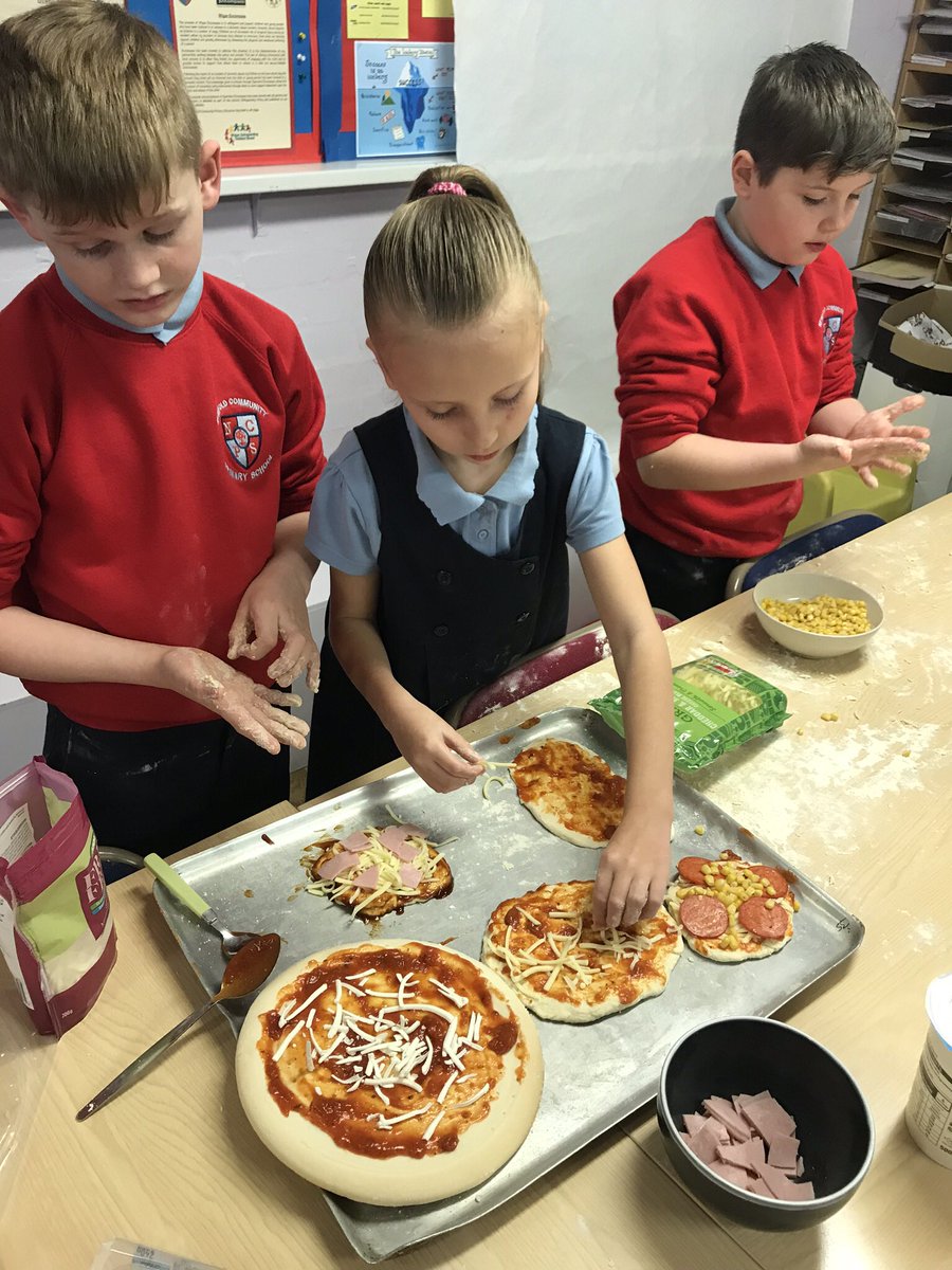 NewfoldYear4's tweet photo. We have had a busy day making our very own pizzas. We have even designed and constructed pizza boxes to take them home. #designtechnology #pizzaproject #creativecurriculum https://t.co/Cpi3HZVESp