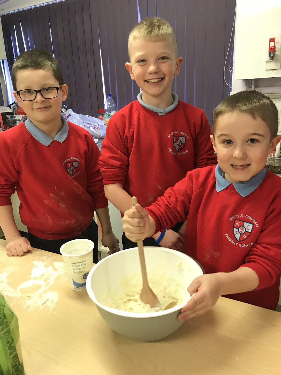 NewfoldYear4's tweet photo. We have had a busy day making our very own pizzas. We have even designed and constructed pizza boxes to take them home. #designtechnology #pizzaproject #creativecurriculum https://t.co/Cpi3HZVESp