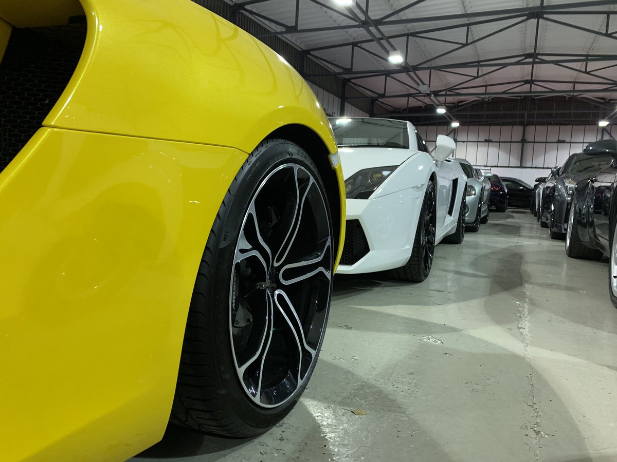 Garage Goals!

Who can name all of the cars in the picture this morning???

thesupercarrooms.co.uk