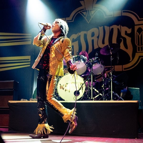 Reposting @musicphotographermara:
If entertaining's what you want, then honey, Luke's the best. Luke Spiller @lukestruts of The Struts @thestruts . . ❤️Follow: @musicphotographermara 
#musicphotographyrocks 
Visit website in bio for more rad photos MaraRobinson.com