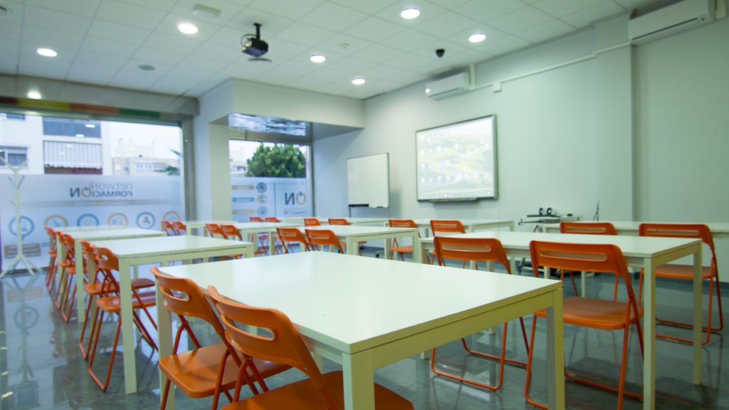 NetworkMakingOf's tweet photo. ALQUILER DE AULAS por horas, días etc... Infórmate en NetworkFormación, C/ Doctor Miguel Díaz Recio, 16. Teatinos. Tel: 951910526 https://t.co/pHxYwKRRoP