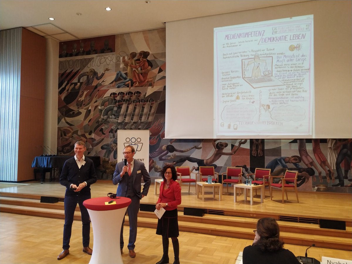 sefbonn's tweet photo. Medienkompetenz und Demokratiebildung als Schlüssel - 2. Tag des #dfip19 startet mit einem Interview mit Uwe Schmidt, Direktor der Gerda-Taro-Schule in @StadtLeipzig sowie Jan Hünicke, Vorsitzender des Elternrates, #SozialeMedien https://t.co/9mB9qaHTIu