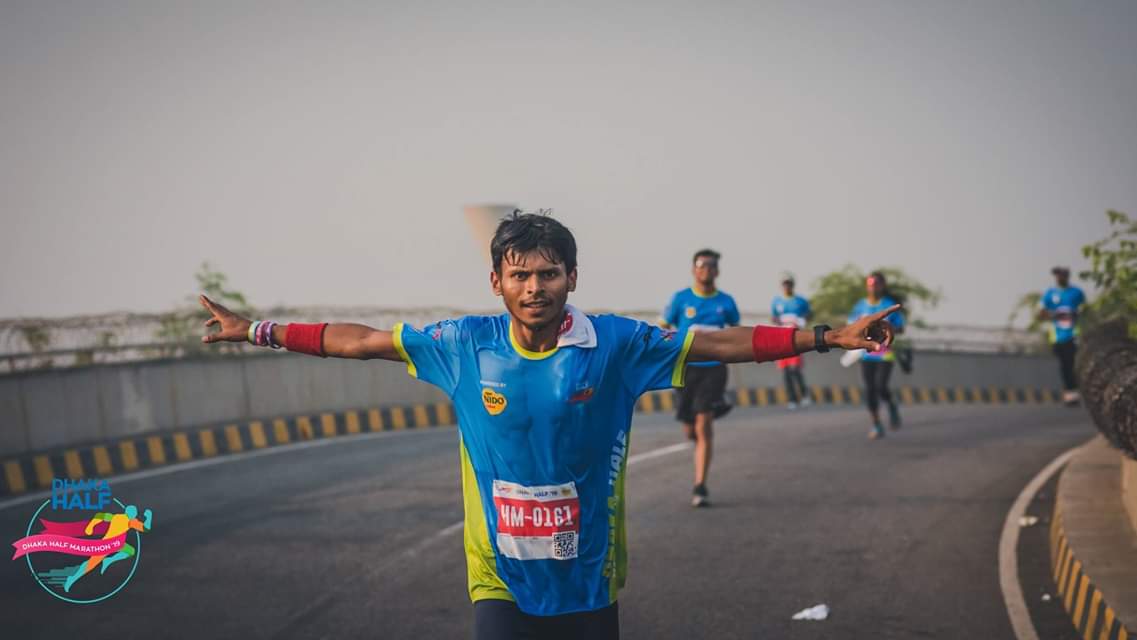 HossainSnigdho's tweet photo. My 1st Road Half Marathon... 
Dhaka Half Marathon 2019
Finished in 1 hour 29 min.
#2ndRunnerup
#RunforHealthyBangladesh
#running #runnerscommunity #runner #run #runshots #runnerslife #marathontraining #marathon #marathonrunner #runhappy https://t.co/wKnePULmaV