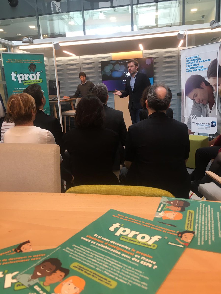 [Une banque engagée]
Aujourd’hui, nous accueillons la #Startup <a href="/TLipps_innov/">T-Lipps</a> pour le lancement de T’PROF au sein de notre #QI. À destination des élèves-enseignants, ce simulateur sous forme d'un #SeriousGame permettra de compléter la formation théorique de nos futurs enseignants.