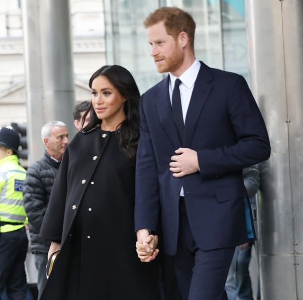 KindexNews's tweet photo. Prince Harry and Meghan Markle visit New Zealand House in London to sign condolence book following Christchurch massacre https://t.co/fXHOVEluyS