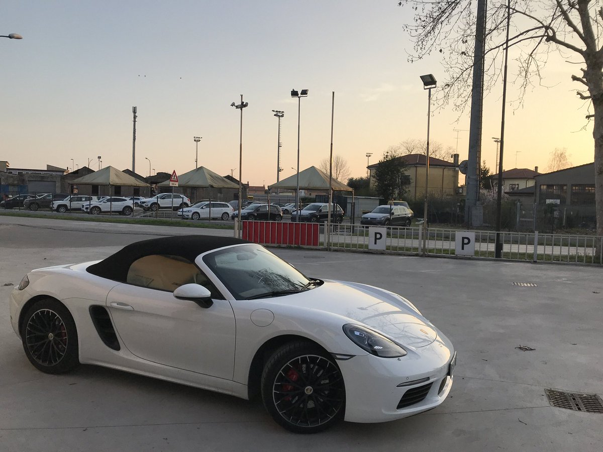 aberton220374's tweet photo. Aspettando l’estate 😜❤️😉 #porsche #718 #718s #porscheboxster #open #waiting #summer #top #car #enjoy #life #porschepassion https://t.co/OKcrxVW8mr